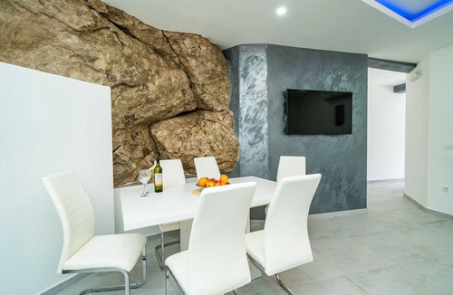 Molunat House | Hidden Gem Apartment