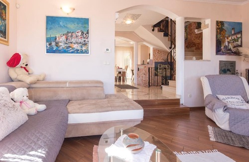 Opric House | Beautiful Luxury Family Villa Emily