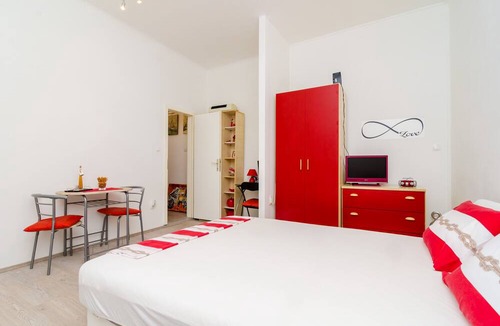 Gruz Apartment | Apartment Caceris