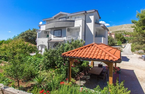 Grebastica Apartment | Holiday apartment with view of the water