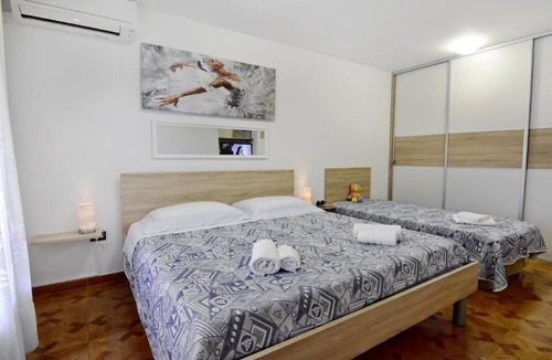 Murine Apartment | Holiday Apartment in Murine with Private Parking