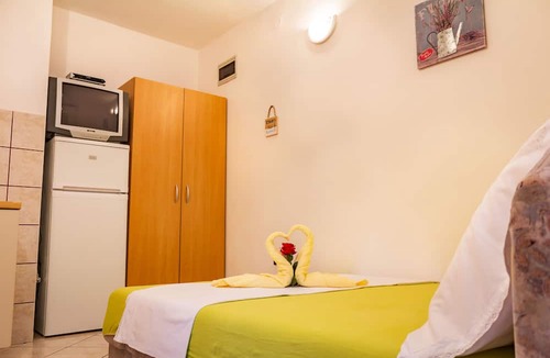 Pag Apartment | Comfy Little Couple Apartment a3