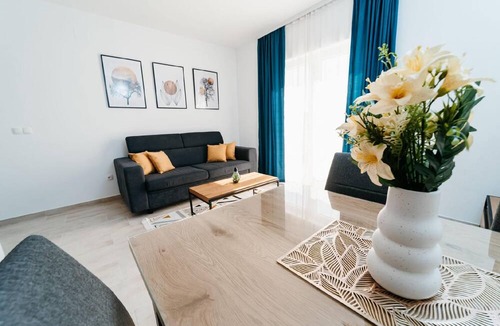 Komarna Apartment | Apartment with view of the water