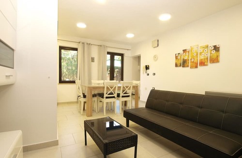 Stinjan House | House 747