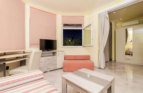 Postup Hotel | Villa Antonio
