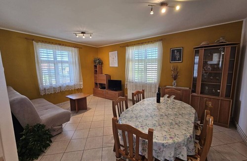 Susica Apartment | Three-bedroom Apartment in Murter