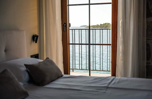 Komoseva Villa | Sea front Villa Draga - infinity pool