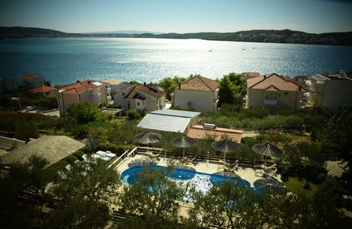 Seget Donji Apartment | Villa Julio's first floor two bedroom apartment no. one-with terrace towards sea