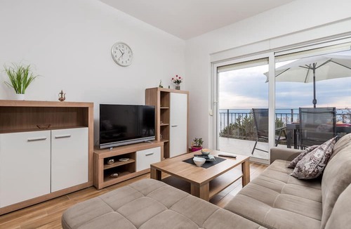 Pobri Apartment | Awesome apartment in Bregi with house sea view