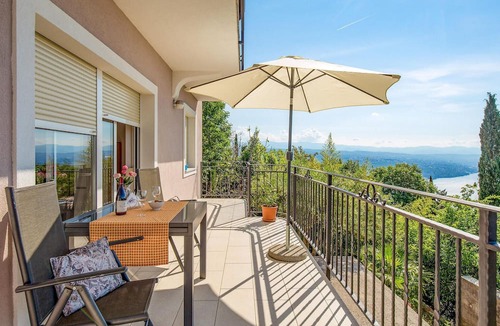 Pobri Apartment | Awesome apartment in Bregi with house sea view