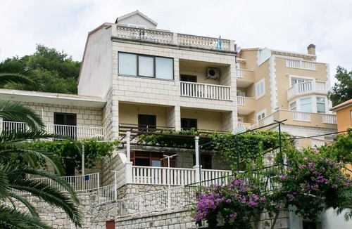 Sobra Apartment | Apartments Laura