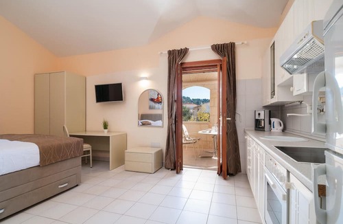 Okrug Donji Apartment | Beach front apartment in Okrug Donji