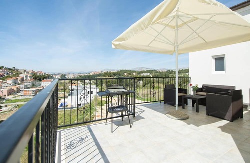 Podstrana Apartment | Nice apartment in Podstrana with WiFi