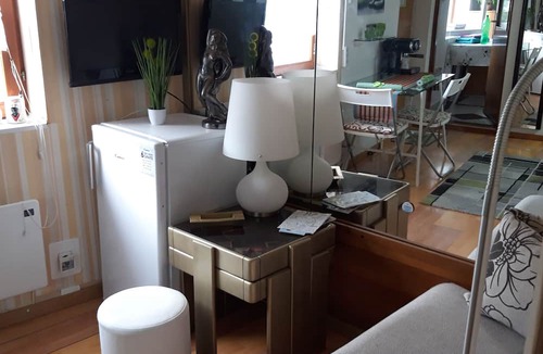 Zagreb Apartment | STUDIO GREEN near city center, free parking, wifi, at banks of river Sava