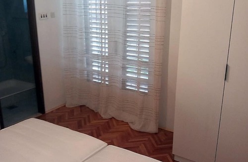 Gradac Apartment | Three bedroom apartment with balcony and sea view Gradac, Makarska (A-18151-a)