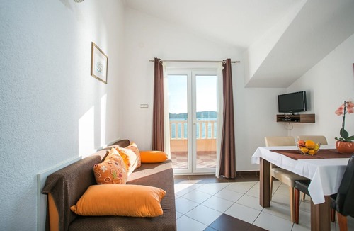 Seget Donji Apartment | Kaja - right next to the beach