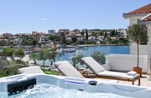 Seget Vranjica Apartment | Luxury apartment literally on the beach - whirlpool and sauna