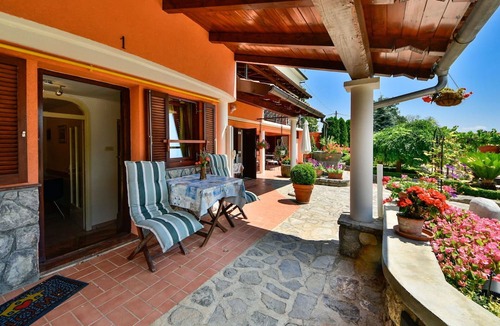 Mihotici Apartment | Cosy apartment for 8 guests with WIFI, private pool, TV, terrace and pets allowed