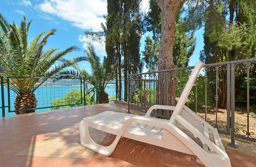 Mastrinka Apartment | KATARINA 1 apartment for 4 + 1 people, 2 bedrooms and only 20m from the beach