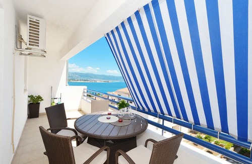 Mastrinka Apartment | MIANA, comfy 2 bedroom apartment, 170m from a beach