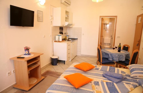 Slatine Apartment | Sea front stone house