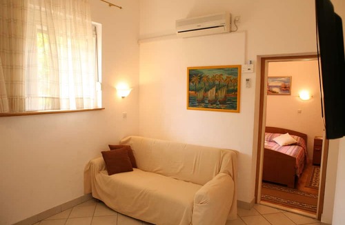 Slatine Apartment | Sea front stone house