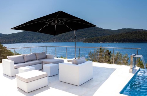 Vela Luka Apartment | Villa Style and Sea by Interhome
