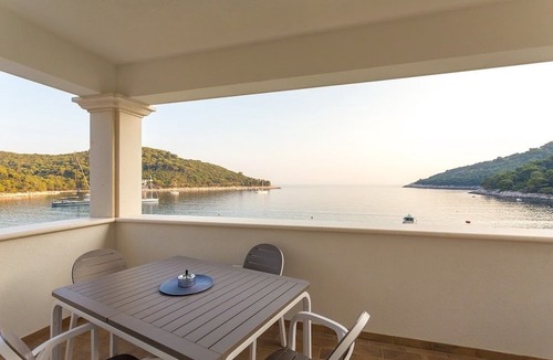 Saplunara Apartment | Boutique Pine Tree apartments
