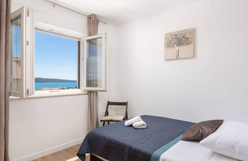 Kastel Sucurac Apartment | Shimmering Sea Apartment with Terrace - Four Bedroom Apartment with Terrace