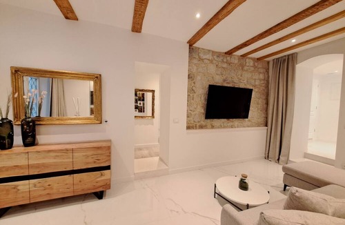 Split Apartment | House Olenta
