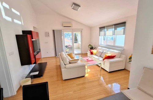 Okrug Donji Apartment | Apartment More with seaview balcony