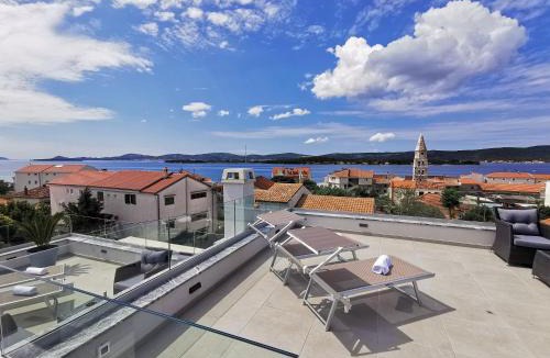 Turanj Apartment | APARTMENT 1 Villa Stella Deluxe with a heated swimming pool, jacuzzi, sauna and BBQ