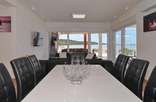 Ljubac Villa | Villa Maritime - Exklusive Strandvilla mit beheiztem Pool, Grillhütte & Meerblick bei Zadar