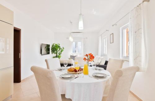 Sutivan Apartment | APARTMENT MARCELA SUTIVAN - large two-bedroom apartment with two bathrooms - excellent location right by the town center and the beach - parking space provided - panoramic view of the sea and the town