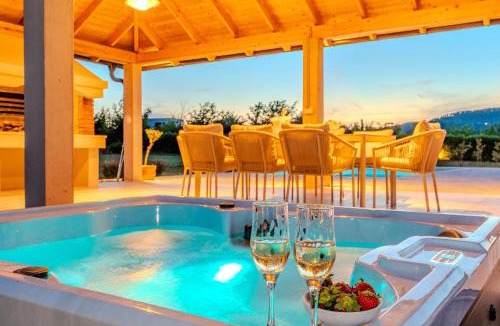 Donje Rastane Villa | Mariseta Heritage - Holiday Home with pool and jacuzzi NEW