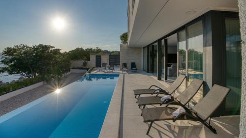 Karlobag Villa | Vila Marita Private Seafront Estate
