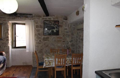 Betina Apartment | Comfortable Apartment in Betina, terrace, 55 m², air-conditioned