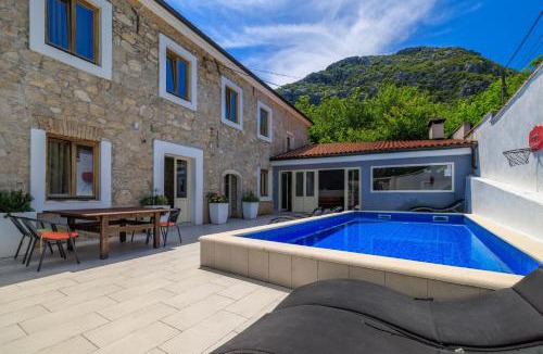Tribalj Villa | Villa Stone castle