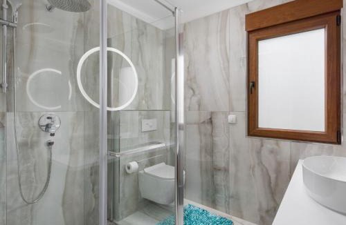 Vir House | Holiday Home Villa Malibu Eclipse by Interhome