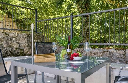 Lupoglav Apartment | Stone Villa Galant with Pool - Happy Rentals