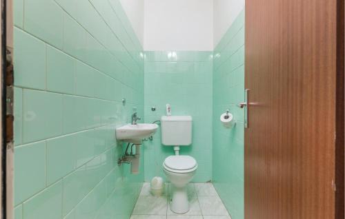 Valbandon Apartment | 3 Bedroom Awesome Apartment In Fazana