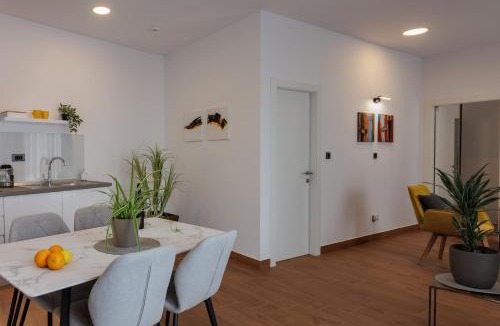 Sarsoni Apartment | TERRA 5 DELUXE Ground Floor Apartment with Private Parking