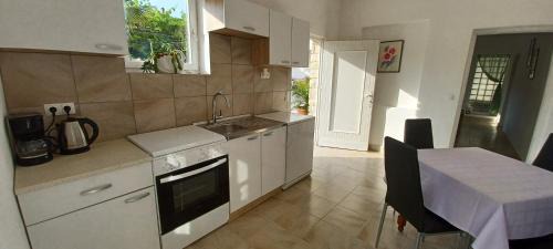 Banjol Apartment | Apartments & rooms Mila