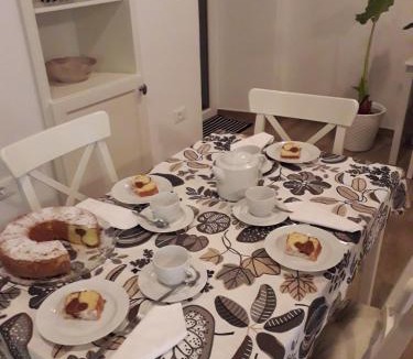 Rakotule Apartment | Apartment Nena- apartman sa posebnim ulazom u prizemlju, terasom i zelenom okućnicom