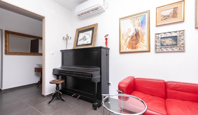 House in Splitska with Free Parking