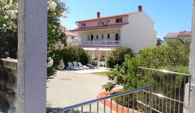 Charming Palit Kroatien Holiday House With Garden