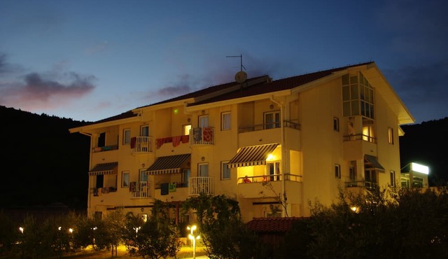 Hotel Zlatni Lav