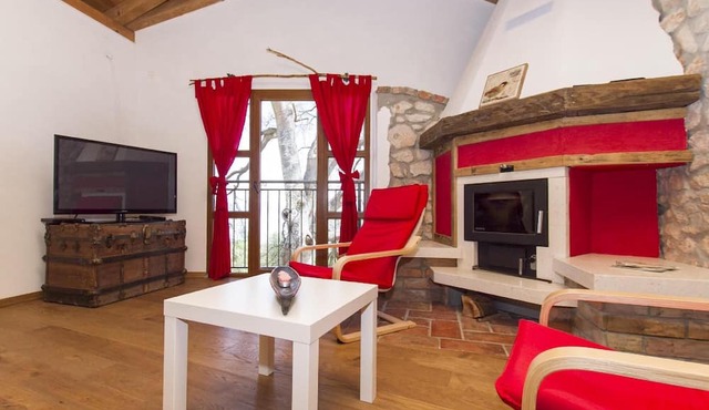 Spacious house with heatable pool