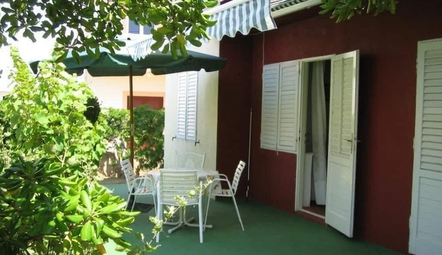 Pleasant holiday apartment with terrace in Pag