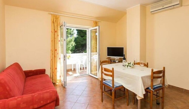 Apartment & Room Braica - One-Bedroom Apartment with Balcony
